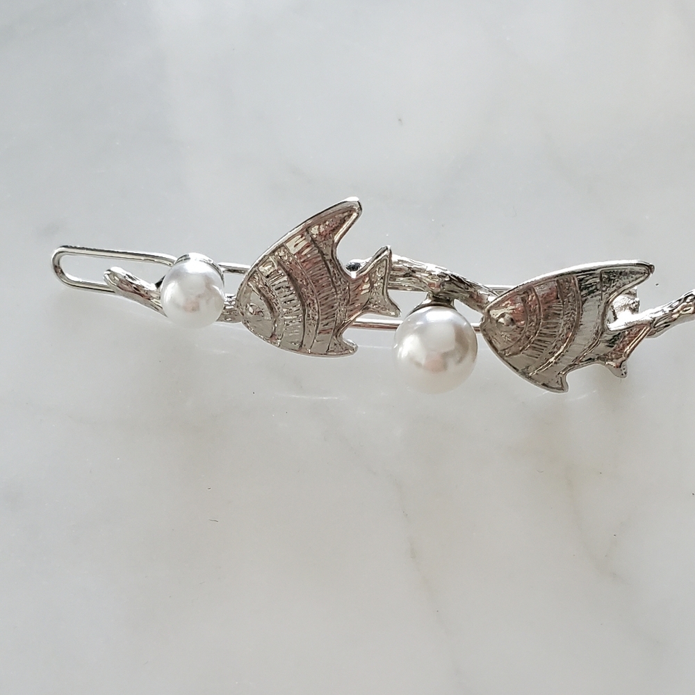 🌼3/$20🌼 Silver Coloured Fish Hair Clip
